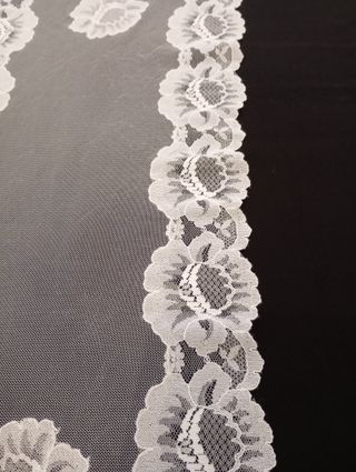 Antigua mantilla blanca, rectangular.