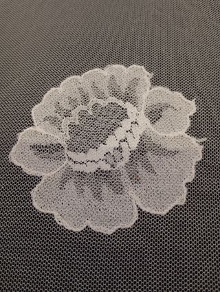 Antigua mantilla blanca, rectangular.