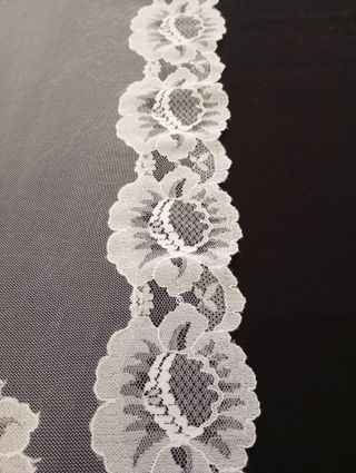 Antigua mantilla blanca, rectangular.