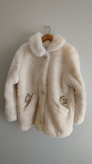 Abrigo peluche niña 12 años. El largo son 64 cm