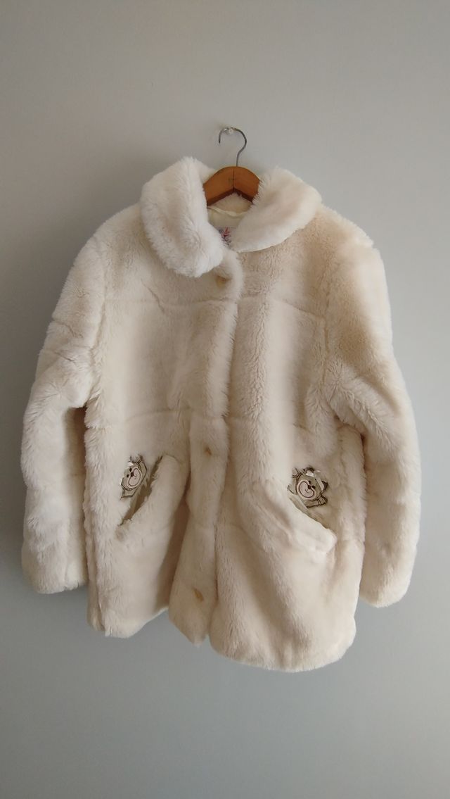 Abrigo peluche niña 12 años. El largo son 64 cm