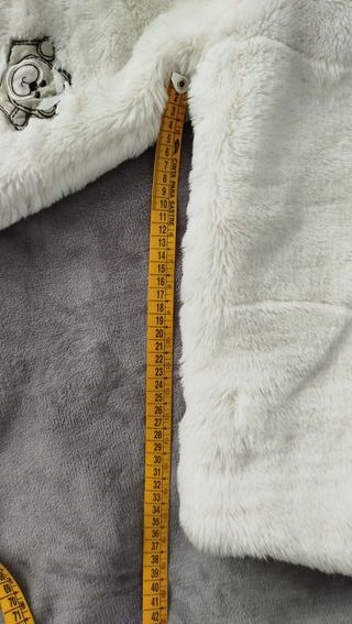Abrigo peluche niña 12 años. El largo son 64 cm