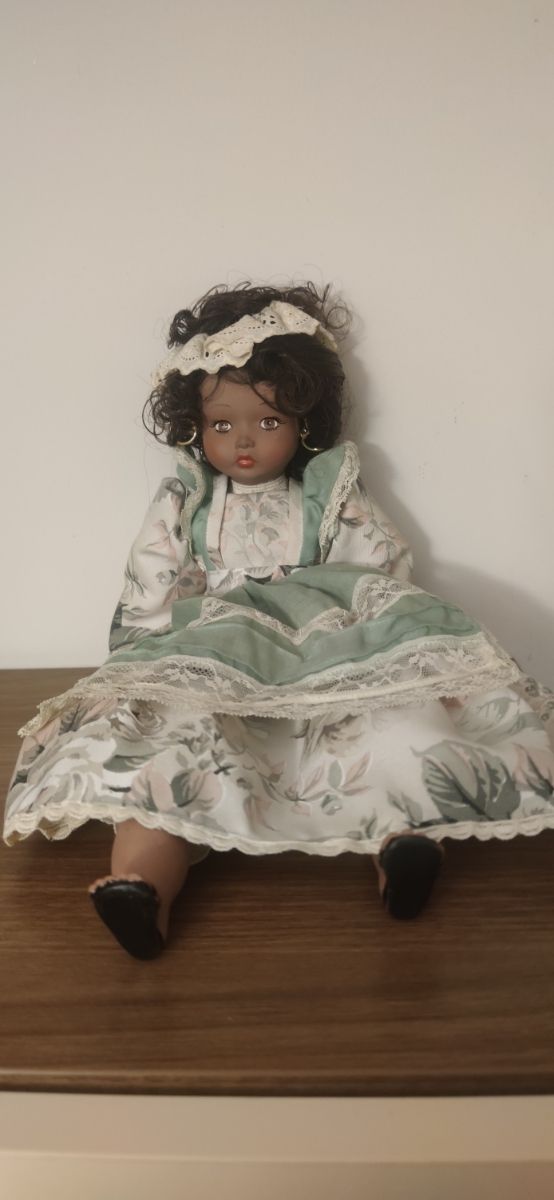 Muñeca de porcelana vintage