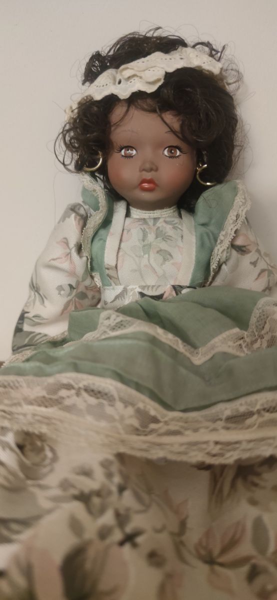 Muñeca de porcelana vintage