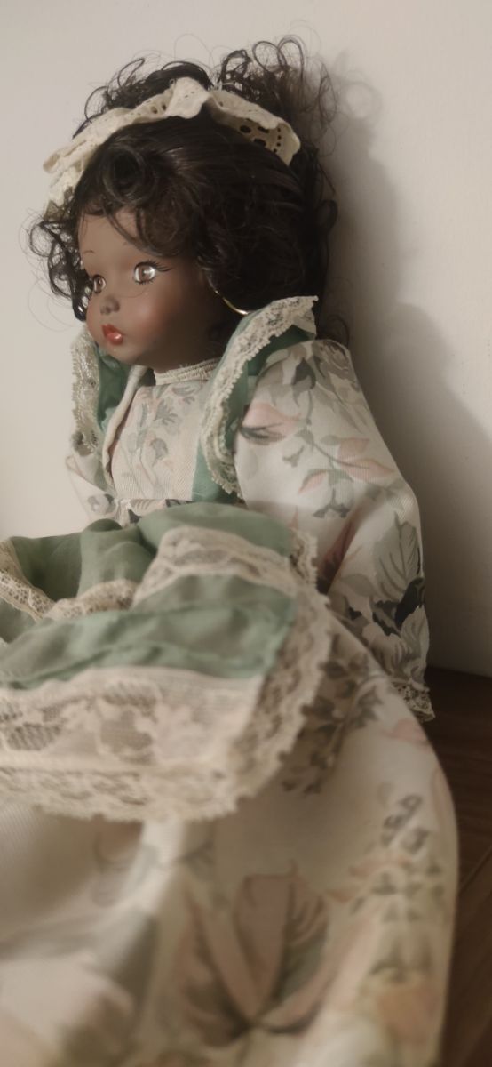 Muñeca de porcelana vintage
