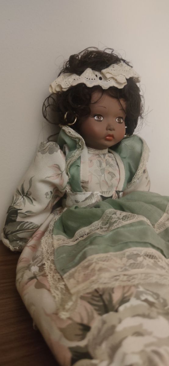 Muñeca de porcelana vintage