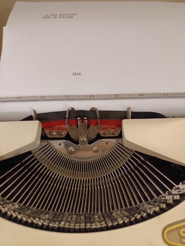 Macchina da scrivere Singer