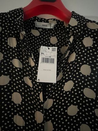 Mono negro con lunares beige