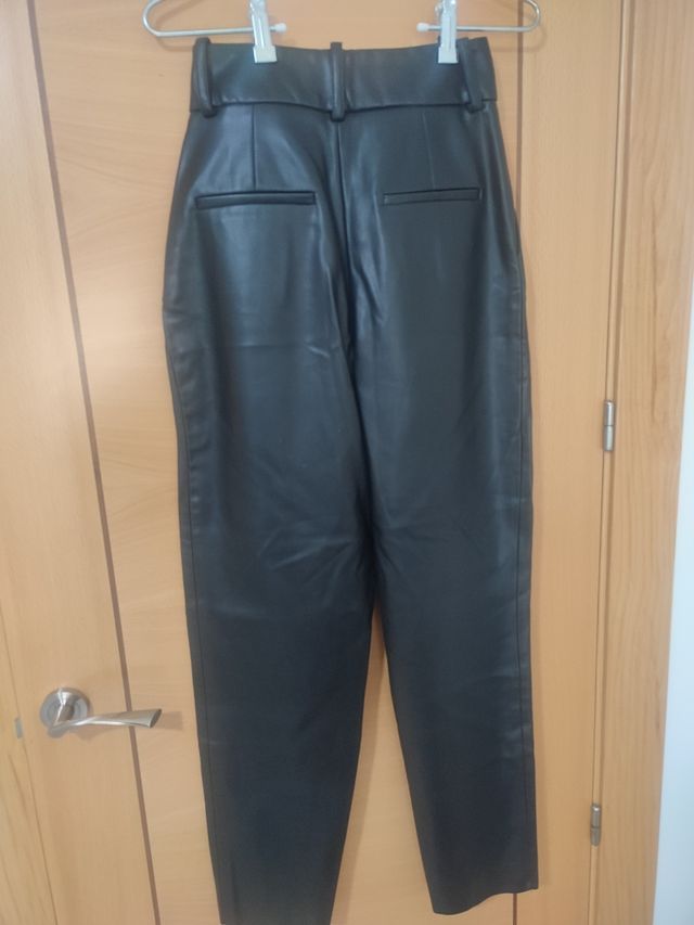 Pantalón polipiel Zara