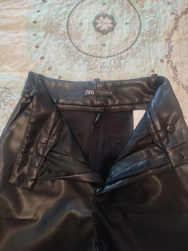 Pantalón polipiel Zara