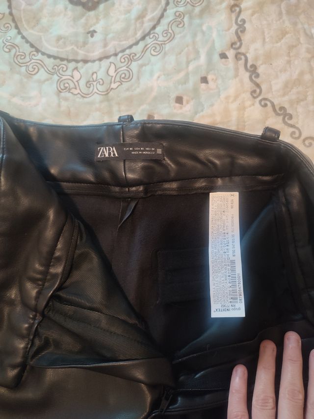 Pantalón polipiel Zara