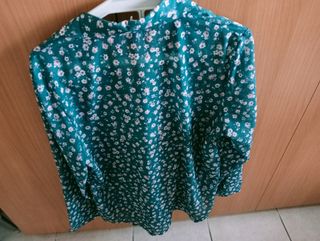 Camicetta donna a fiori verde beige 