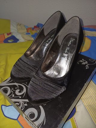 Zapatos de fiesta negros talla 39.