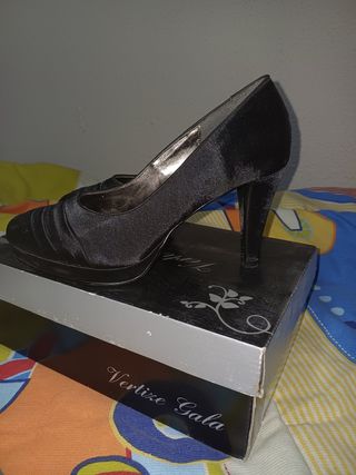 Zapatos de fiesta negros talla 39.