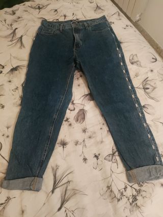 Pantalón vaquero desigual 