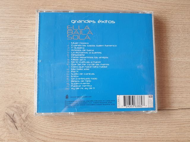 CD's "Ella Baila Sola"