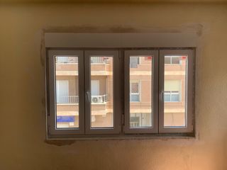 ventana de 100x138 con instalacion 
