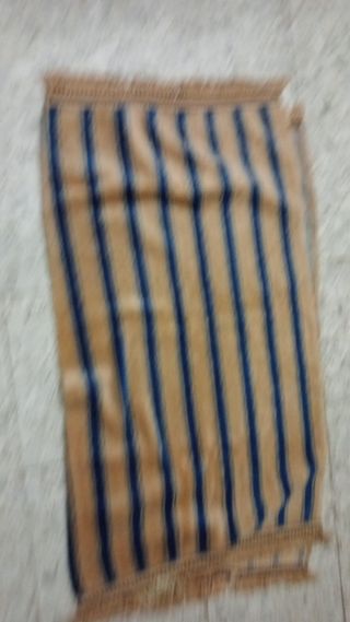 Manta sofa, piés de cama, de coche como alfombra..