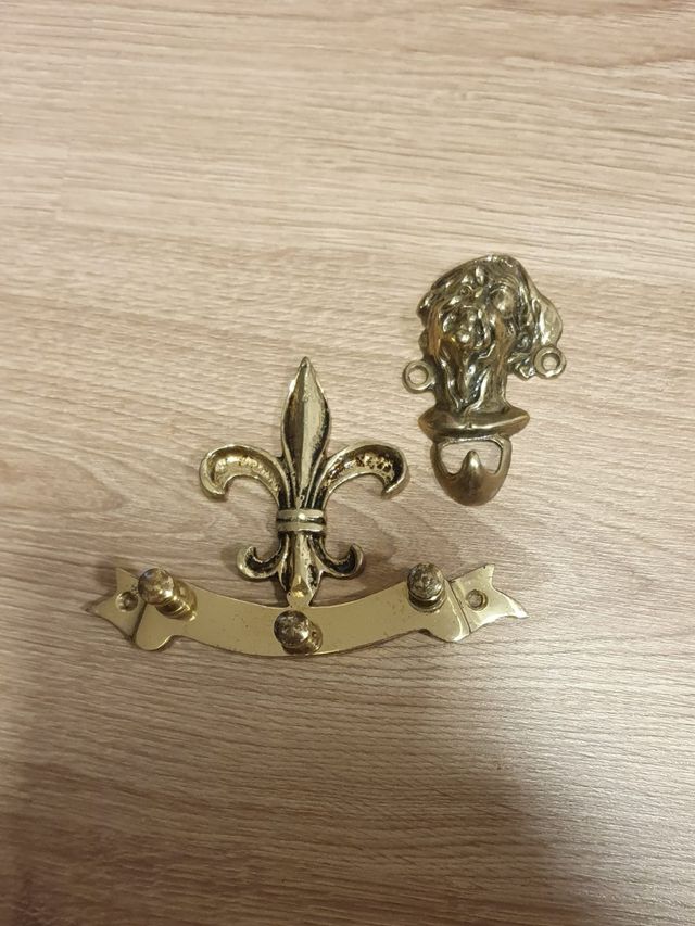 Placas latón colgadores