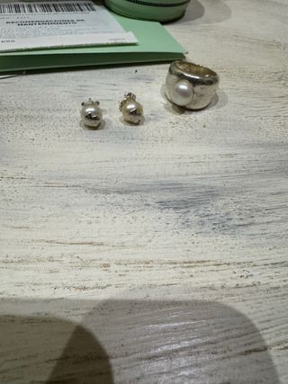 Anillo Duna con perla y pendientes perla Tous
