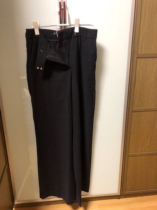 Pantalón negro, Mango