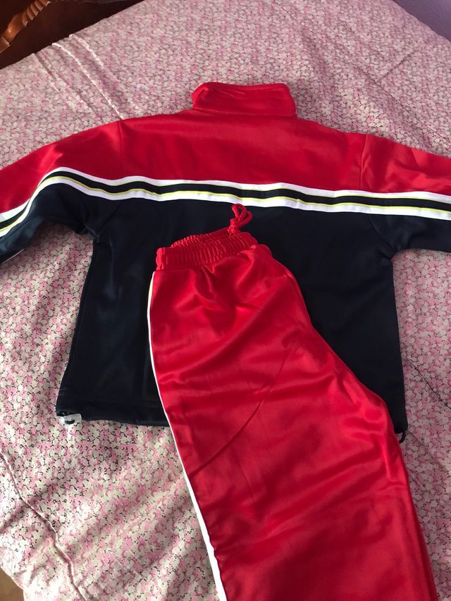Chandal de niño nuevo y muy bonito