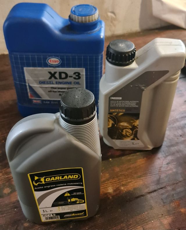 Lotto 4 bottiglie di olio per motori