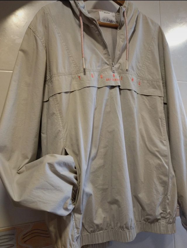 Cortavientos Bershka L.