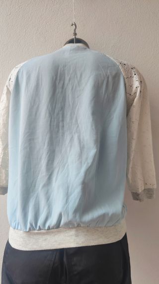 Chaqueta bomber con encaje 
