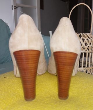 Zapatos salón nude 39. Piel. Carla