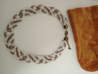 Collane di bigiotteria varie