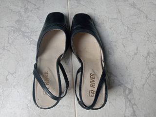 Zapatos y bailarinas de piel 4 euros 