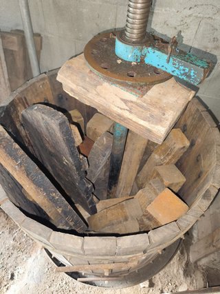 Prensa de vino completa y en muy buen estado