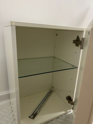 Armario de pared en color blanco brillo