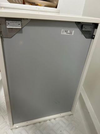 Armario de pared en color blanco brillo