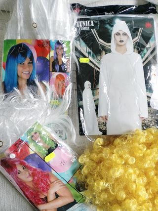 Pelucas y túnica Halloween 
