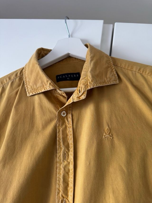 Camisa Scalpers como nueva