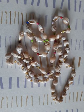 N.2 collane con conchiglie
