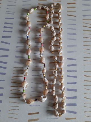 N.2 collane con conchiglie