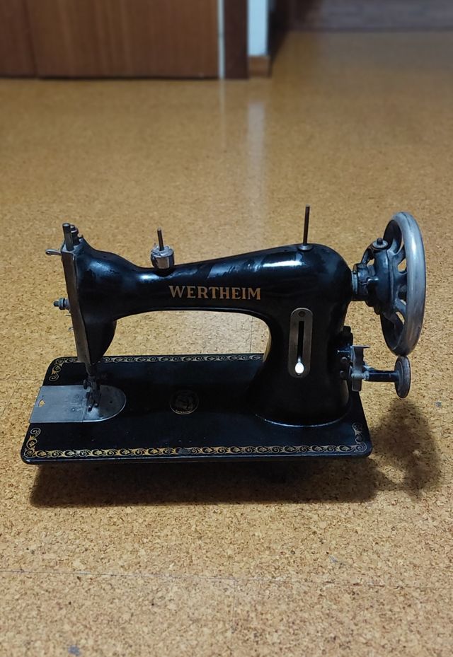 Maquina de coser WERTHEIM