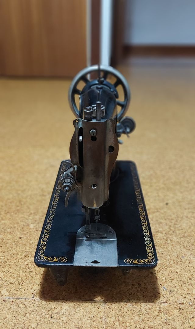 Maquina de coser WERTHEIM