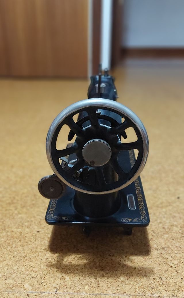 Maquina de coser WERTHEIM