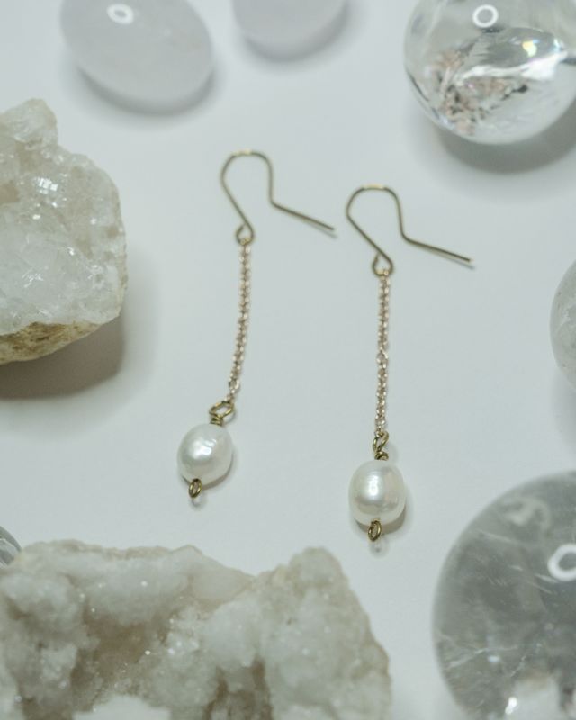 Orecchini pendenti con perle