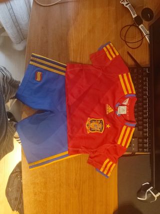 Equipacion de España niños