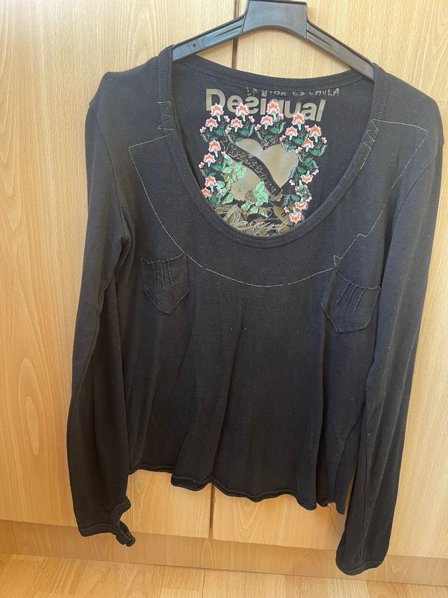 Camiseta Desigual negra mujer.