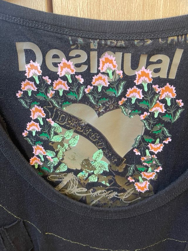 Camiseta Desigual negra mujer.