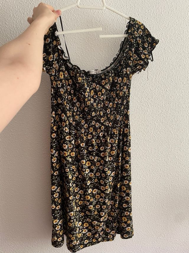 Vestido de margaritas con escote bardot