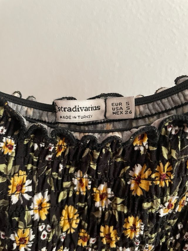 Vestido de margaritas con escote bardot