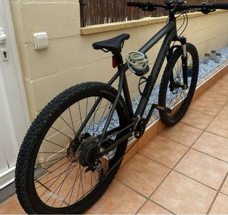 Bicicleta Specialized para repartir o excursión