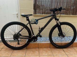 Bicicleta Specialized para repartir o excursión